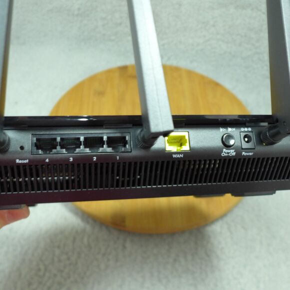 Netgear Nighthawk AC2600 Smart WIFI Router Model R7450 - Picture 8 of 8